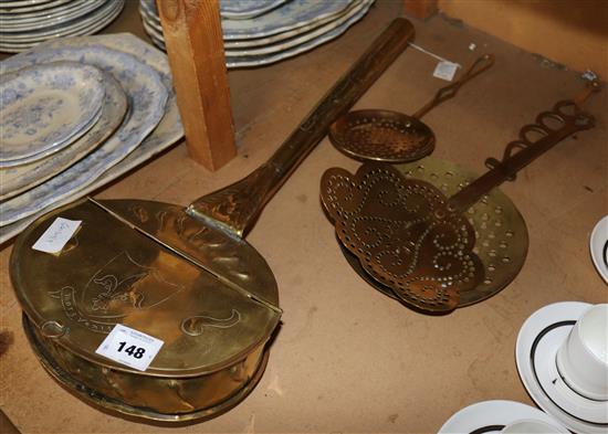 Copper pan and 4 brass items